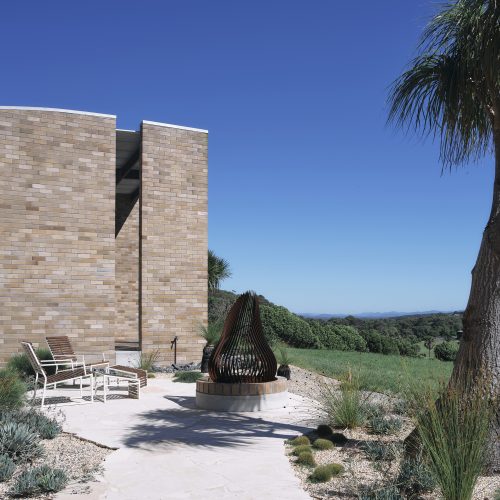 A feature wall of McKinlay Grey bricks at Saddle House, Mid North NSW